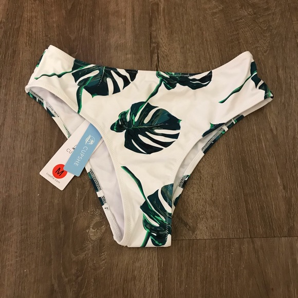 ❤️🤍💙 4th of July Sale ❤️🤍💙
CUPSHE Teal Stripe And Leaves Bikini Bottoms